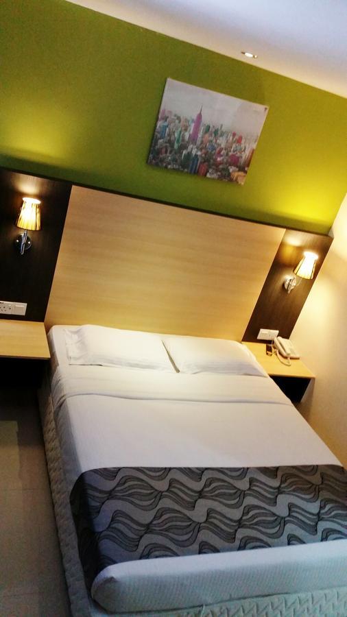 โอโย 786 เดอะ ซิตี้ไลต์ โฮเต็ล Hotel กวนตัน ภายนอก รูปภาพ